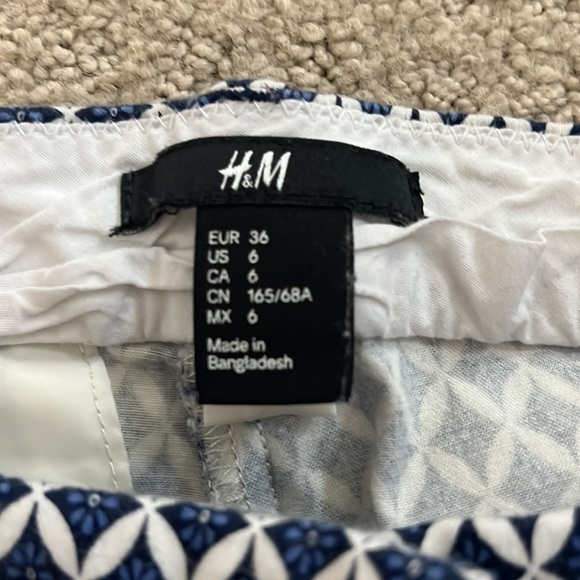 H&M geometric print blue and white printed trousers work cropped pants womens 6 - Picture 4 of 4